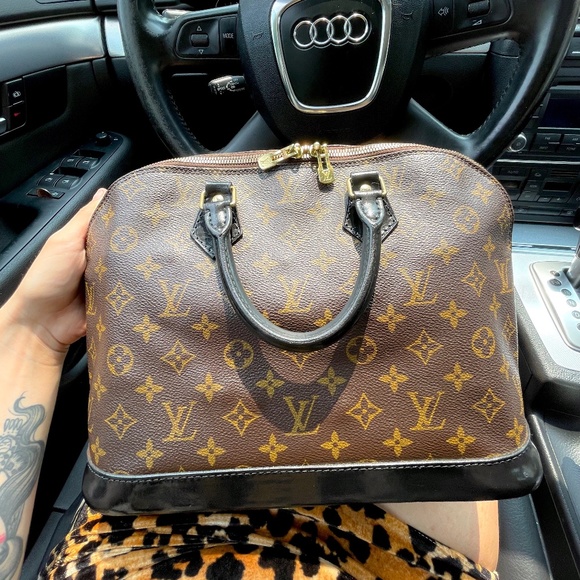 Louis Vuitton Handbags - 🍒✨Authentic Louis Vuitton alma bag ✨🍒